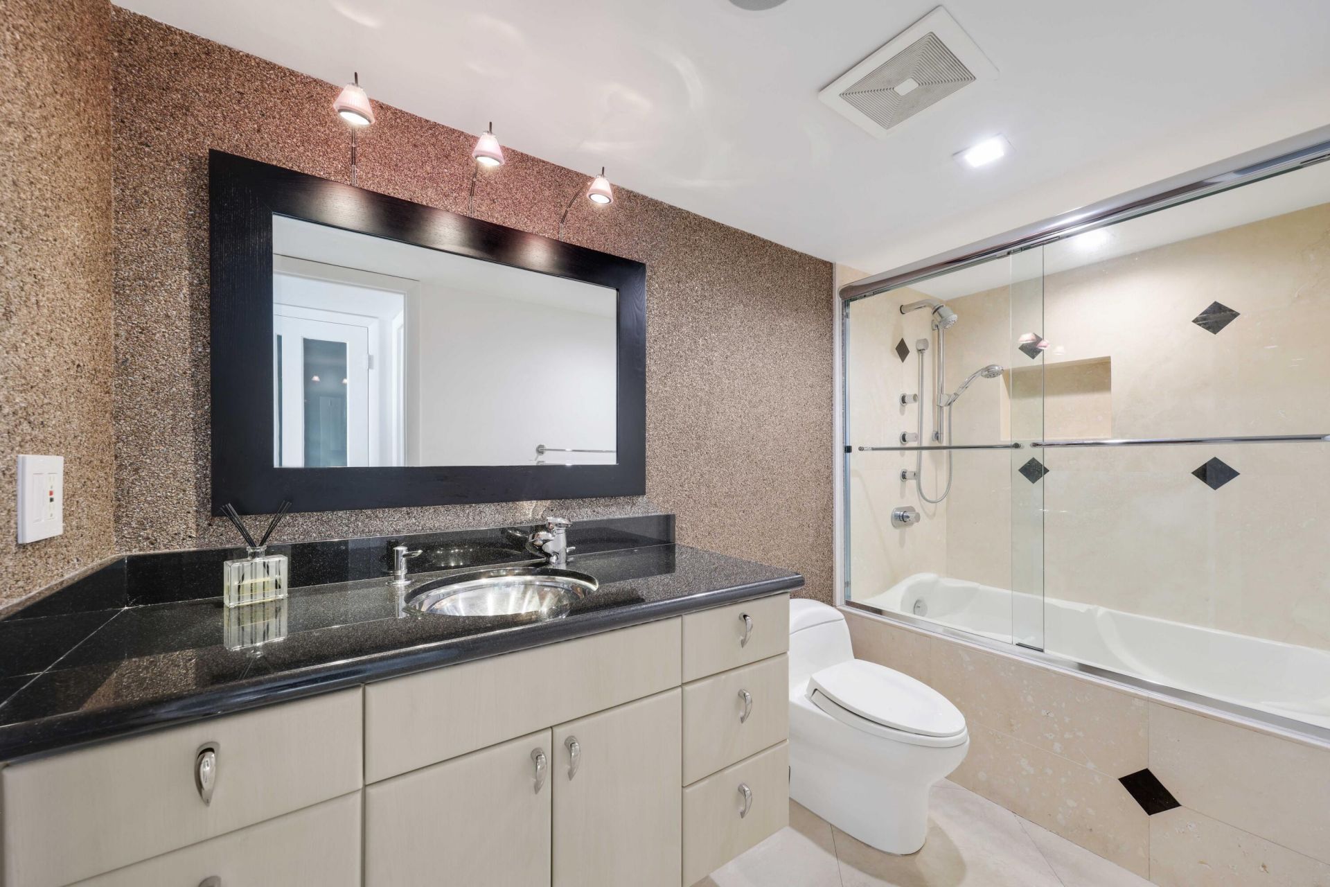511 Bayshore Drive, Unit 401, Fort Lauderdale, FL 33304 Photo