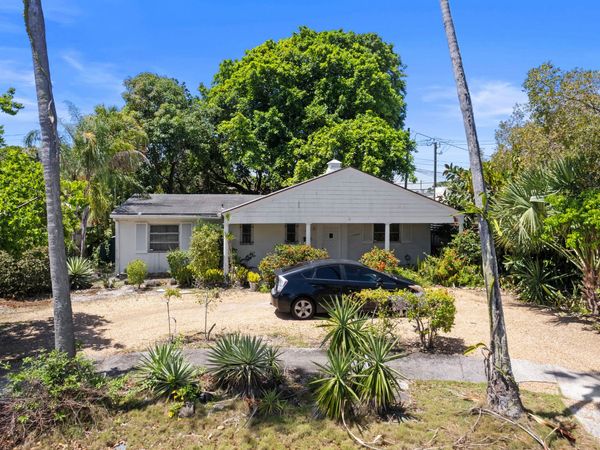 330 Marlborough Place, West Palm Beach, FL 33405