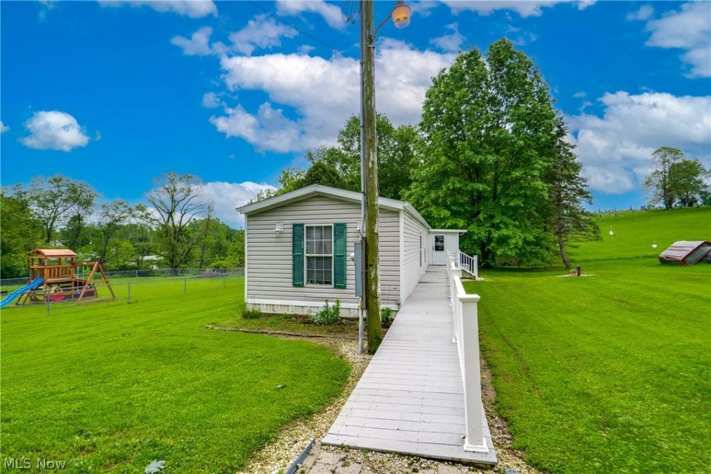12710 Lisbon Street Se, Paris, OH 44669 Main Photo