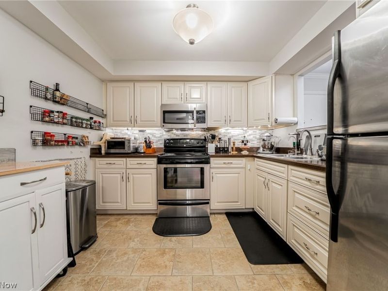 22958 Maple Ridge Road, Unit 102, North Olmsted, OH 44070 Photo 11