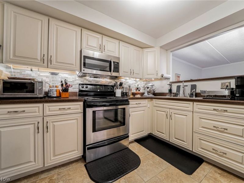 22958 Maple Ridge Road, Unit 102, North Olmsted, OH 44070 Photo 12