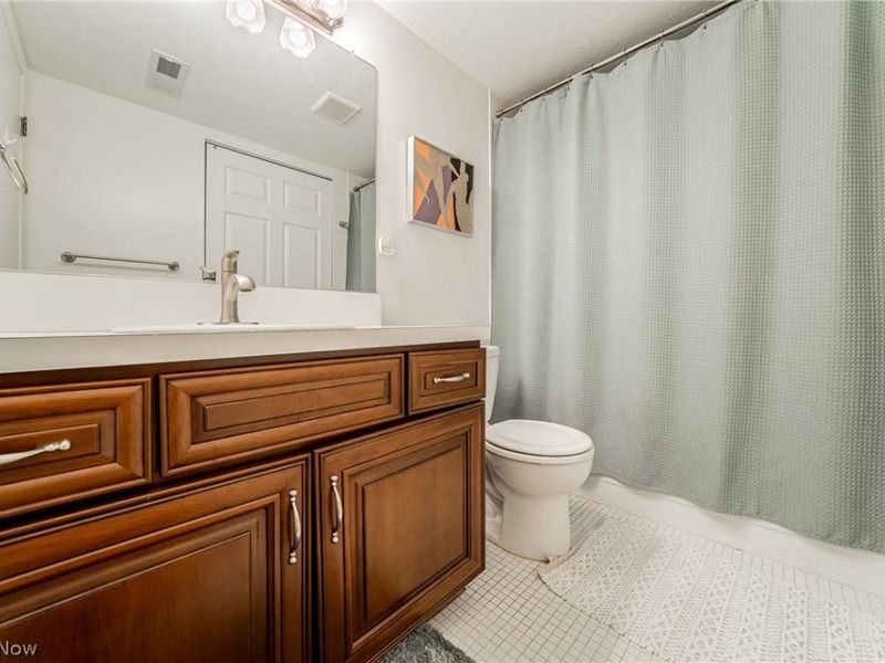 22958 Maple Ridge Road, Unit 102, North Olmsted, OH 44070 Photo 15