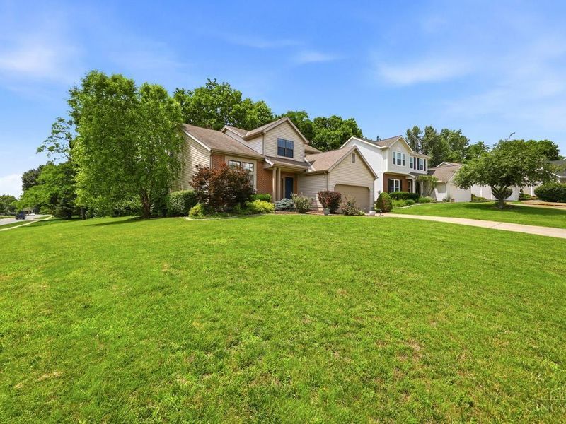 7857 Glen Oaks Court, West Chester, OH 45069 Photo 2