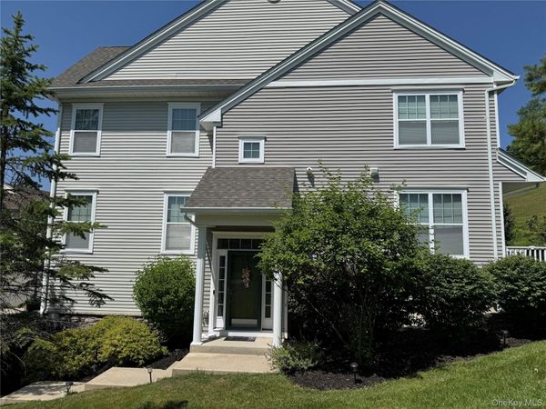 2608 Hawthorn Way , New Windsor, NY 12553