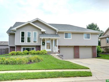 1812 Ashwood Avenue, Papillion, NE 68133
