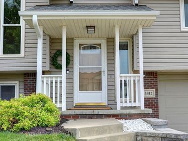 1812 Ashwood Avenue, Papillion, NE 68133