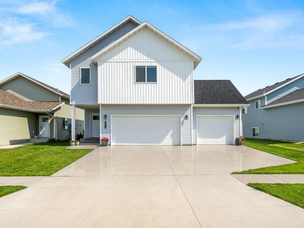 6713 71st Avenue S, Horace, ND 58047