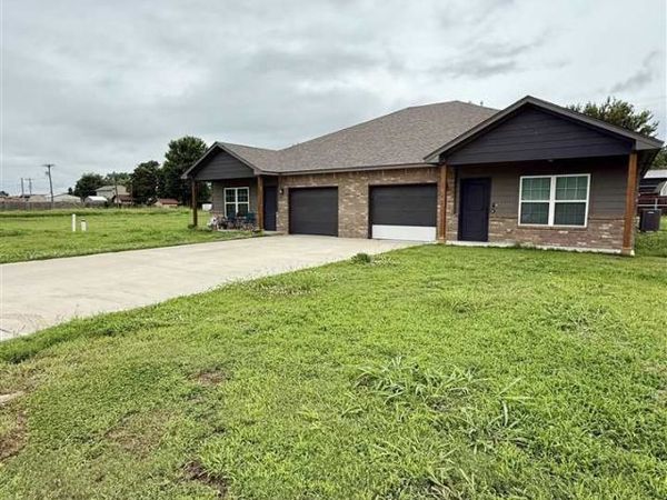 200-202 Buccaneer Drive, Tonkawa, OK 74653
