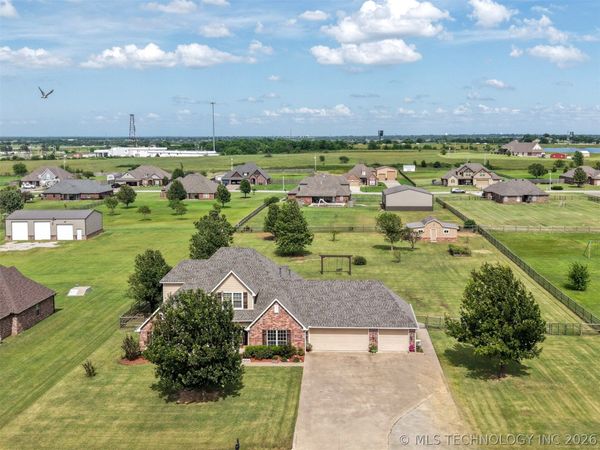 14391 N Sandstone Avenue , Skiatook, OK 74070