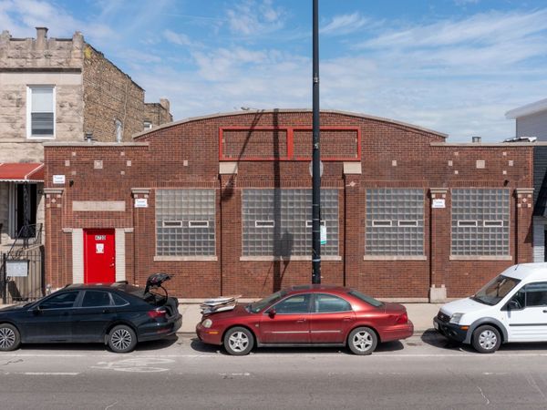 4730 W Armitage Avenue W, Chicago, IL 60639