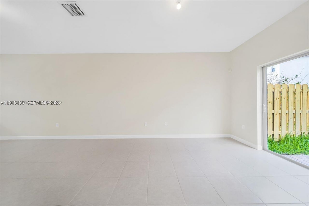 12918 NW 23rd Pl , Miami, FL 33167 Photo