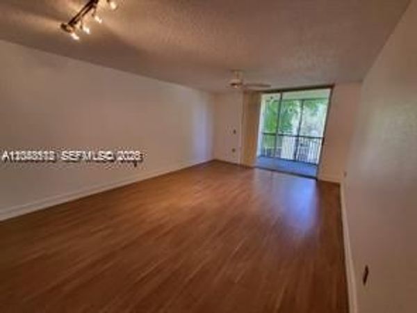 8225 Lake Dr , Unit 405, Doral, FL 33166