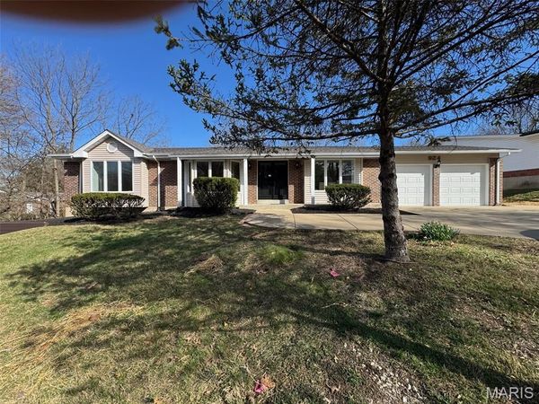 924 Fernview Drive , Creve Coeur, MO 63141