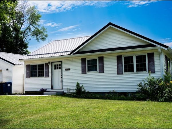 625 Freeseway Drive , Robins, IA 52328
