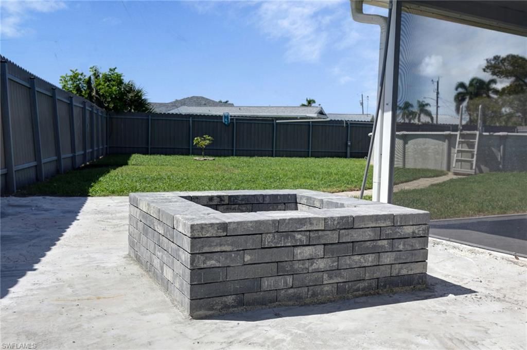 404 El Dorado Pkwy E, Cape Coral, FL 33904 Photo