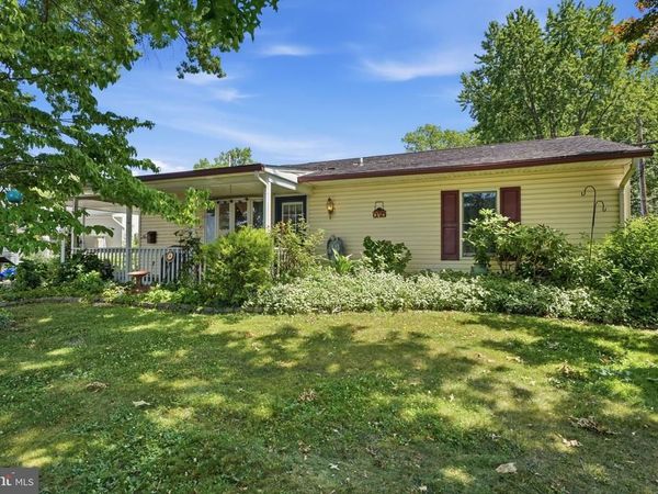 70 TALL PINE LANE , LEVITTOWN, PA 19054