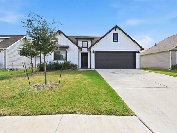 326 N Richland DR, Lockhart, TX 78644