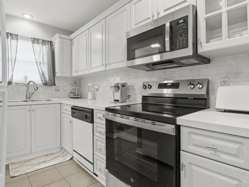 5915 Leeside Trail, Green Township, OH 45248 Photo 11