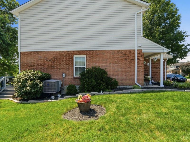 5915 Leeside Trail, Green Township, OH 45248 Photo 4