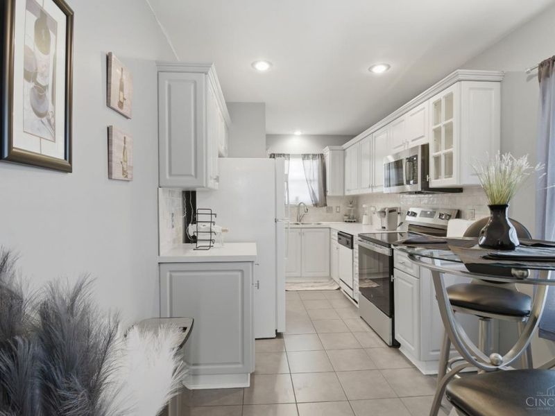 5915 Leeside Trail, Green Township, OH 45248 Photo 8