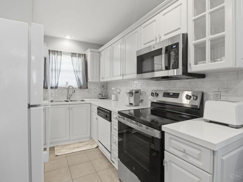 5915 Leeside Trail, Green Township, OH 45248 Photo 9