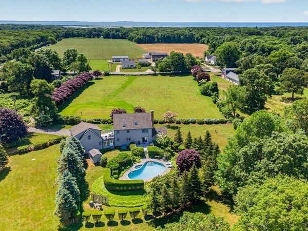 665 Horseneck Rd, Dartmouth, MA 02748