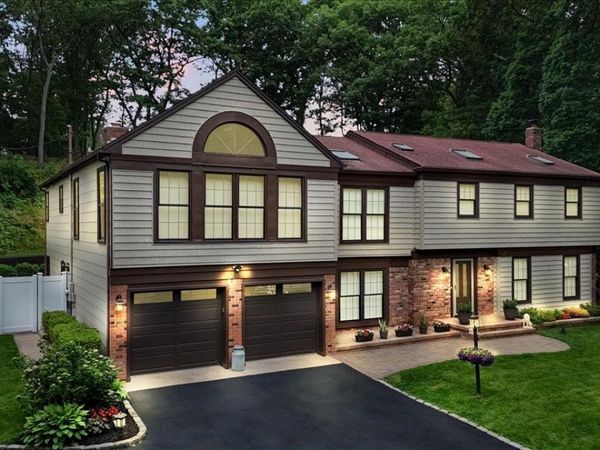 10 Burham Drive , Smithtown, NY 11787