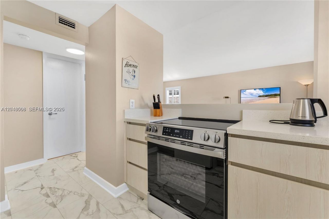 1418 Collins Ave, Unit 504, Miami Beach, FL 33139 Photo
