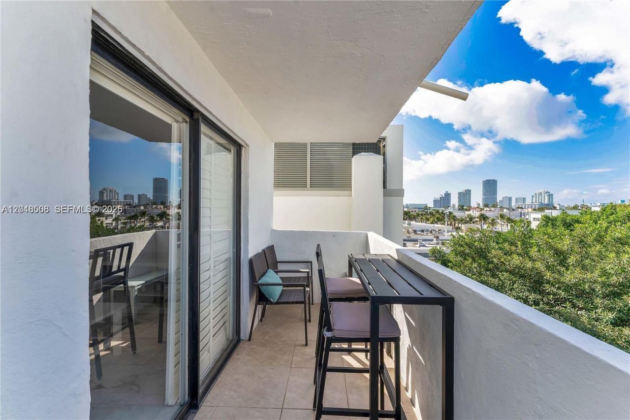 1418 Collins Ave, Unit 504, Miami Beach, FL 33139 Photo