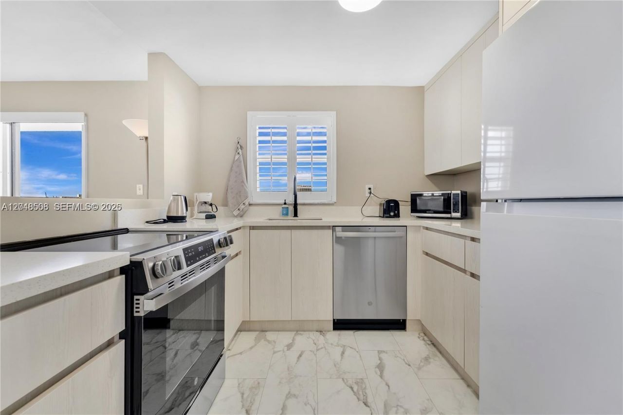 1418 Collins Ave, Unit 504, Miami Beach, FL 33139 Photo