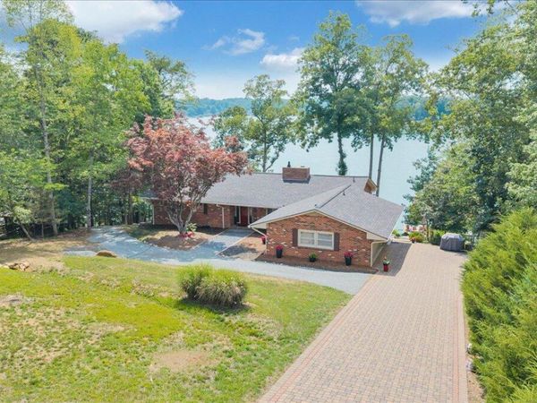 1080 Forest Way CIR, Moneta, VA 24121