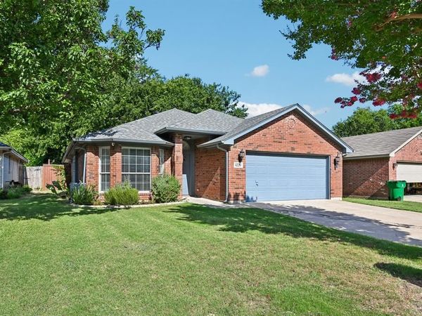 4220 Maryanne Place, Haltom City, TX 76137