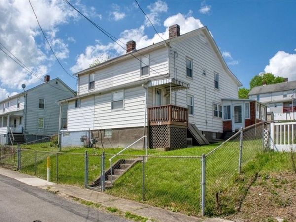 51 Sycamore St, Muse, PA 15350