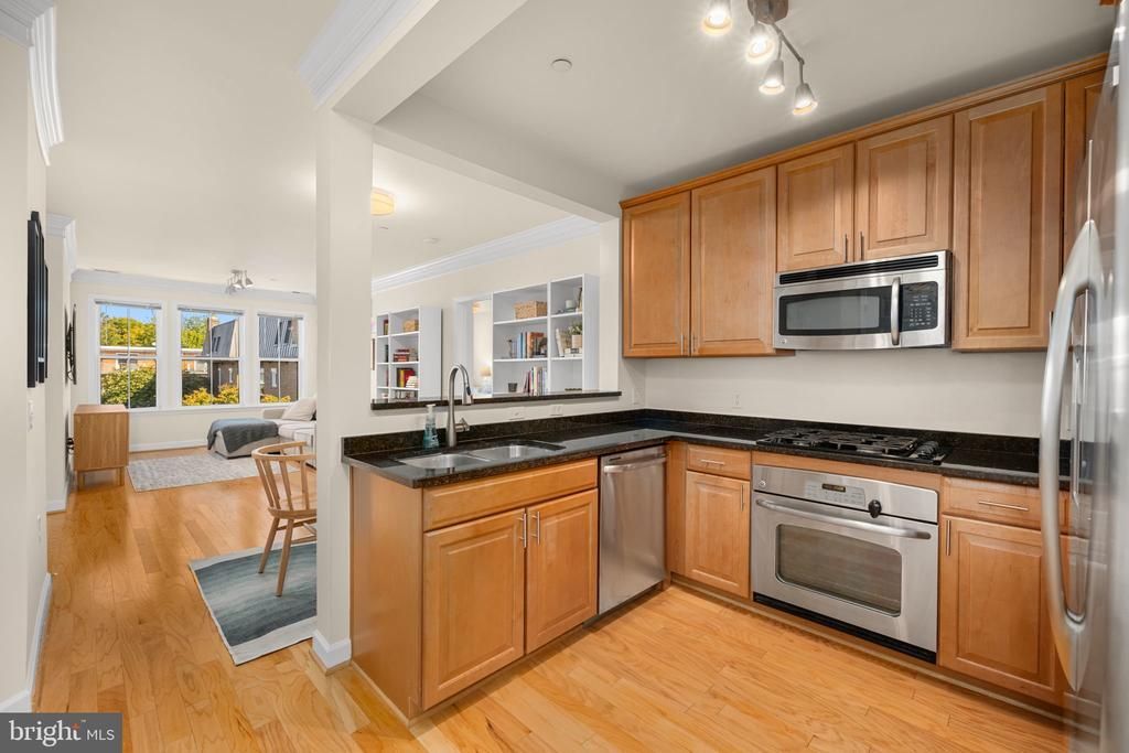 2101 N Monroe Street , Unit 307, Arlington, VA 22207 Main Photo