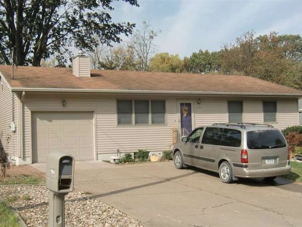 1904 Hammann St, Muscatine, IA 52761
