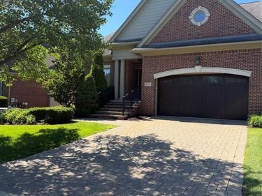 5608 Pembrooke Crossing, West Bloomfield Twp, MI 48322
