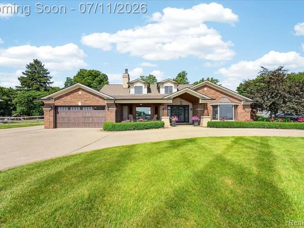 23750 E River Road, Grosse Ile Twp, MI 48138