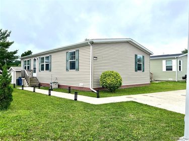 17096 Detroiter Ave, Springfield Twp, MI 48350