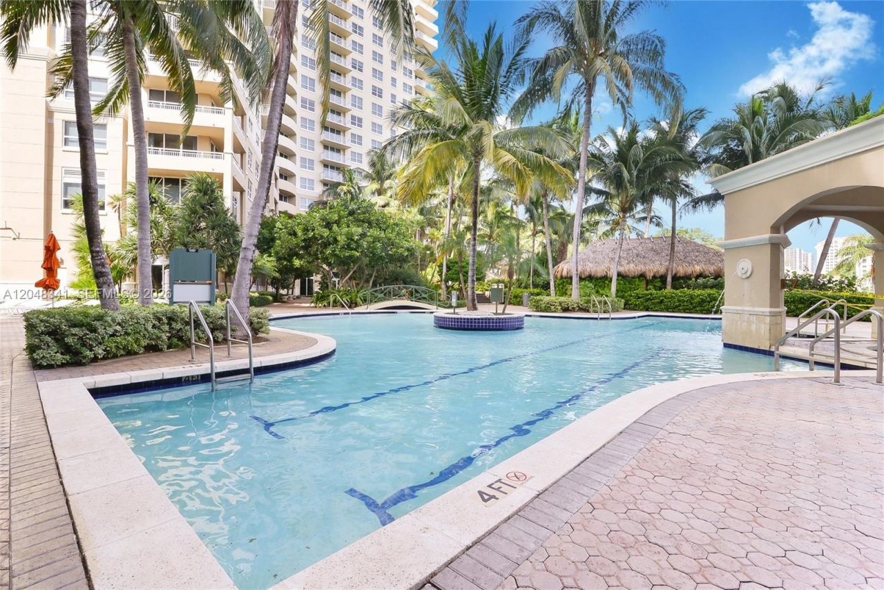 19501 W Country Club Dr , Unit 2014, Aventura, FL 33180 Photo
