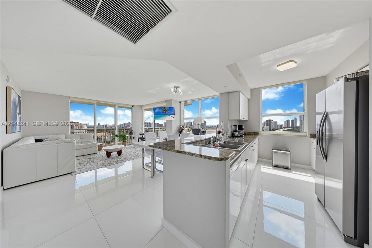 19501 W Country Club Dr , Unit 2014, Aventura, FL 33180 Photo