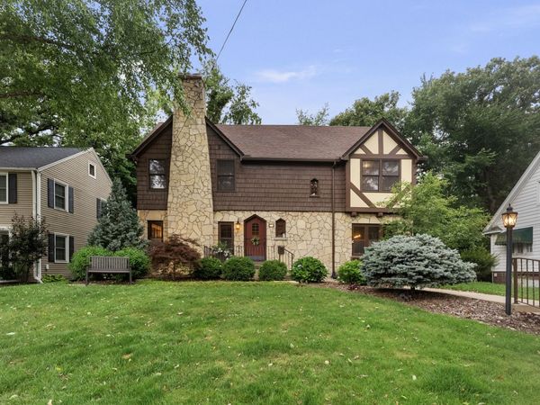 252 Hillcrest Avenue , Davenport, IA 52803