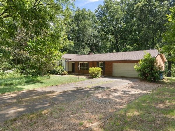 107 Ben Nevis Drive , Kernersville, NC 27284