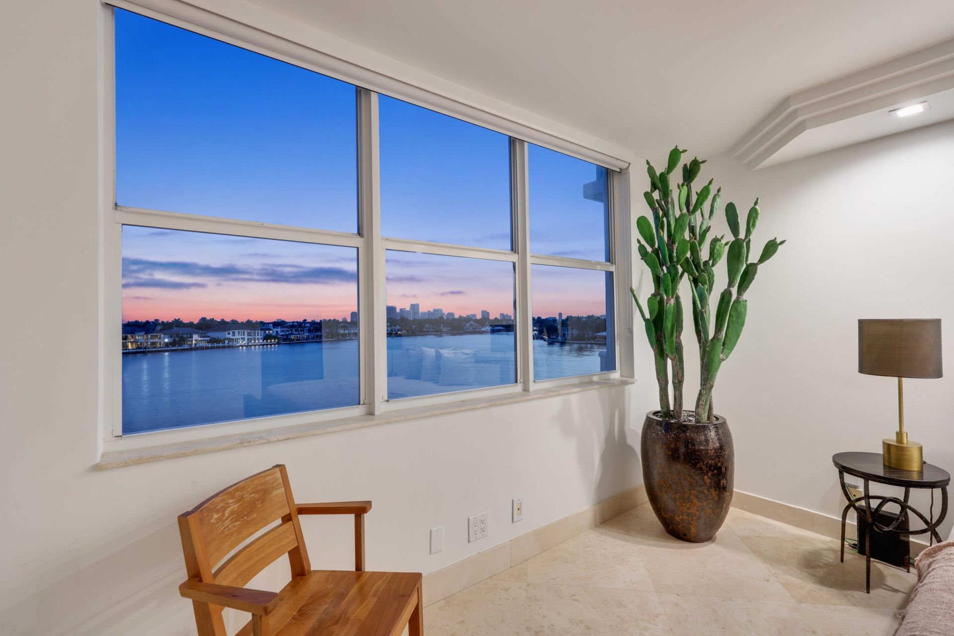511 Bayshore Drive, Unit 401, Fort Lauderdale, FL 33304 Photo