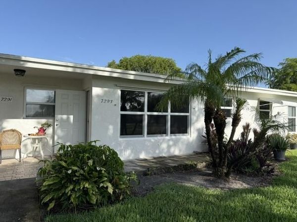 7293 W Oakridge Circle, Lake Worth, FL 33462