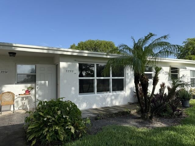 7293 W Oakridge Circle, Lake Worth, FL 33462 Photo