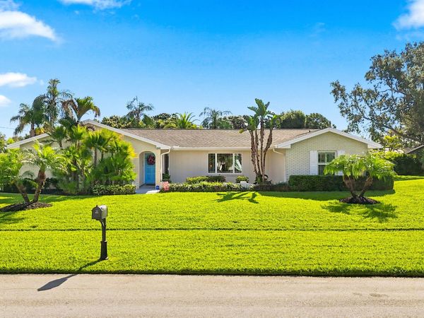 2001 SE Allamanda Drive, Port St. Lucie, FL 34952