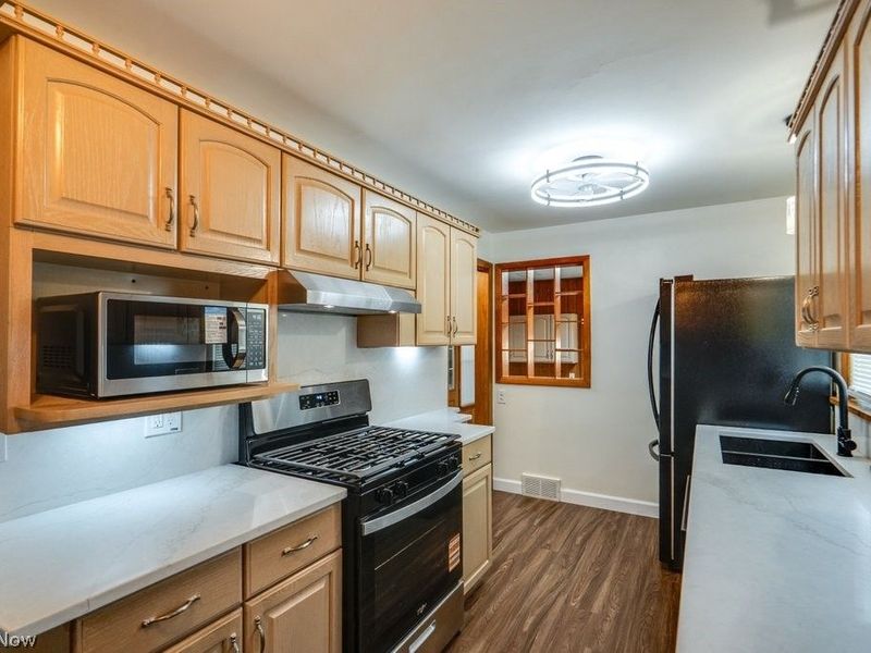 2031 W Pleasant Valley Road, Parma, OH 44134 Photo 6