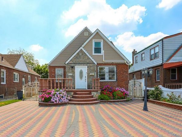18348 Camden Avenue , Saint Albans, NY 11412