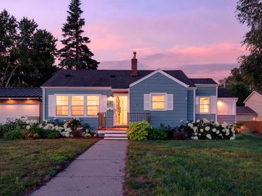 2716 Ewing Avenue N, Robbinsdale, MN 55422