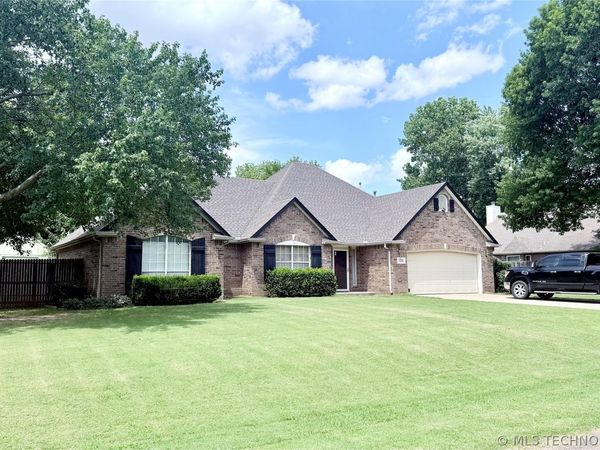 725 W 98th Street , Jenks, OK 74037